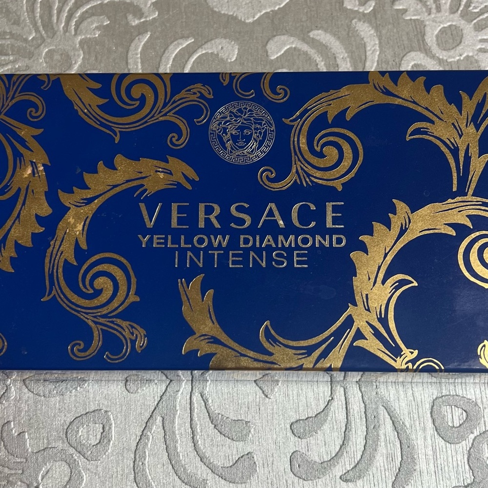 Versace Yellow Diamond Intense Gift Set - Picture 2 of 5